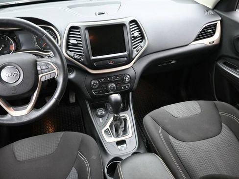 Used 2015 Jeep Cherokee Latitude w/ Cold Weather Group AWD/4WD image 12