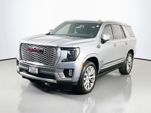 Used 2024 GMC Yukon Denali w/ Advanced Technology Package AWD/4WD image 3