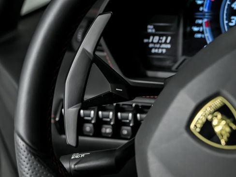Used 2018 Lamborghini Aventador S image 32