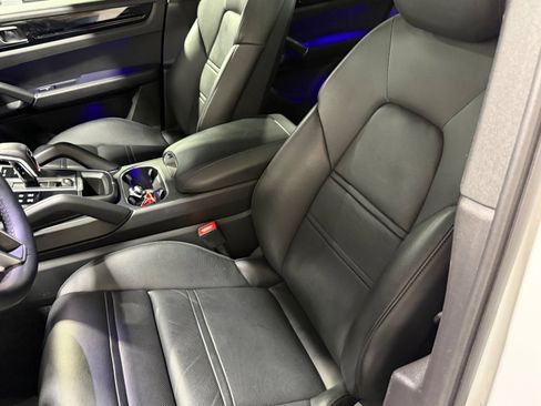 Used 2022 Porsche Cayenne image 26