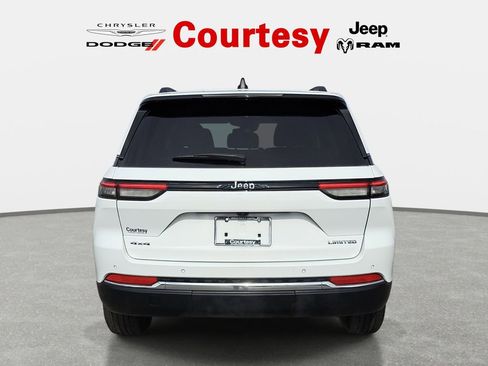 Certified 2023 Jeep Grand Cherokee Limited w/ Trailer Tow Prep Group (B) image 4