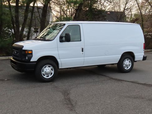 Used 2014 Ford E-150 and Econoline 150 image 2