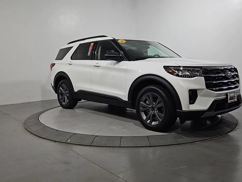 Used 2026 Ford Explorer Active w/ Active Comfort Package AWD/4WD image 8