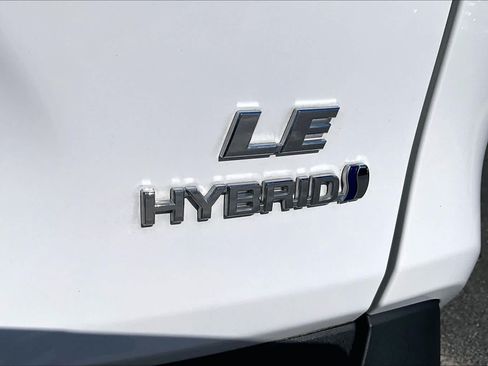 Used 2024 Toyota RAV4 LE AWD/4WD image 10