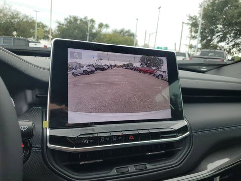 New 2026 Jeep Compass Latitude image 17