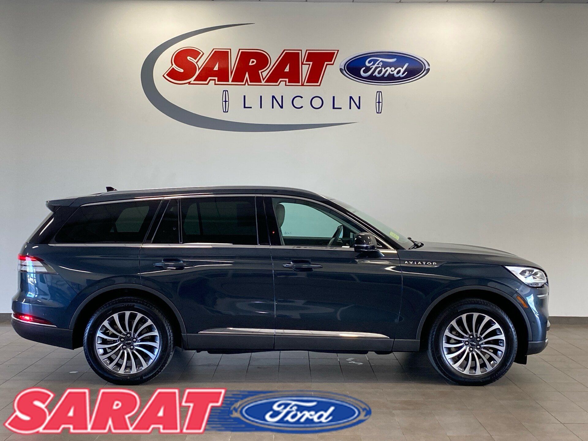 Used 2023 Lincoln Aviator Reserve w/ Equipment Group 201A AWD/4WD image 1