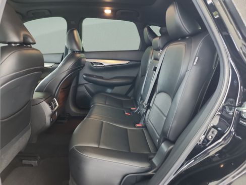 Used 2021 INFINITI QX50 Luxe w/ Appearance Package FWD image 18