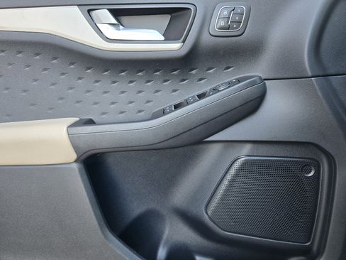 Certified 2020 Ford Escape SEL image 17