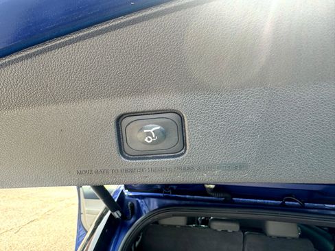 Used 2013 Ford Explorer XLT image 17