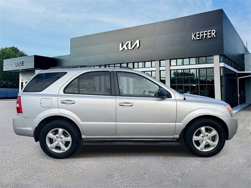 Used 2008 Kia Sorento LX w/ Sport Pkg image 9
