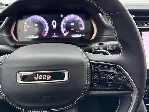 Used 2021 Jeep Grand Cherokee L Overland w/ Luxury Tech Group IV AWD/4WD image 28