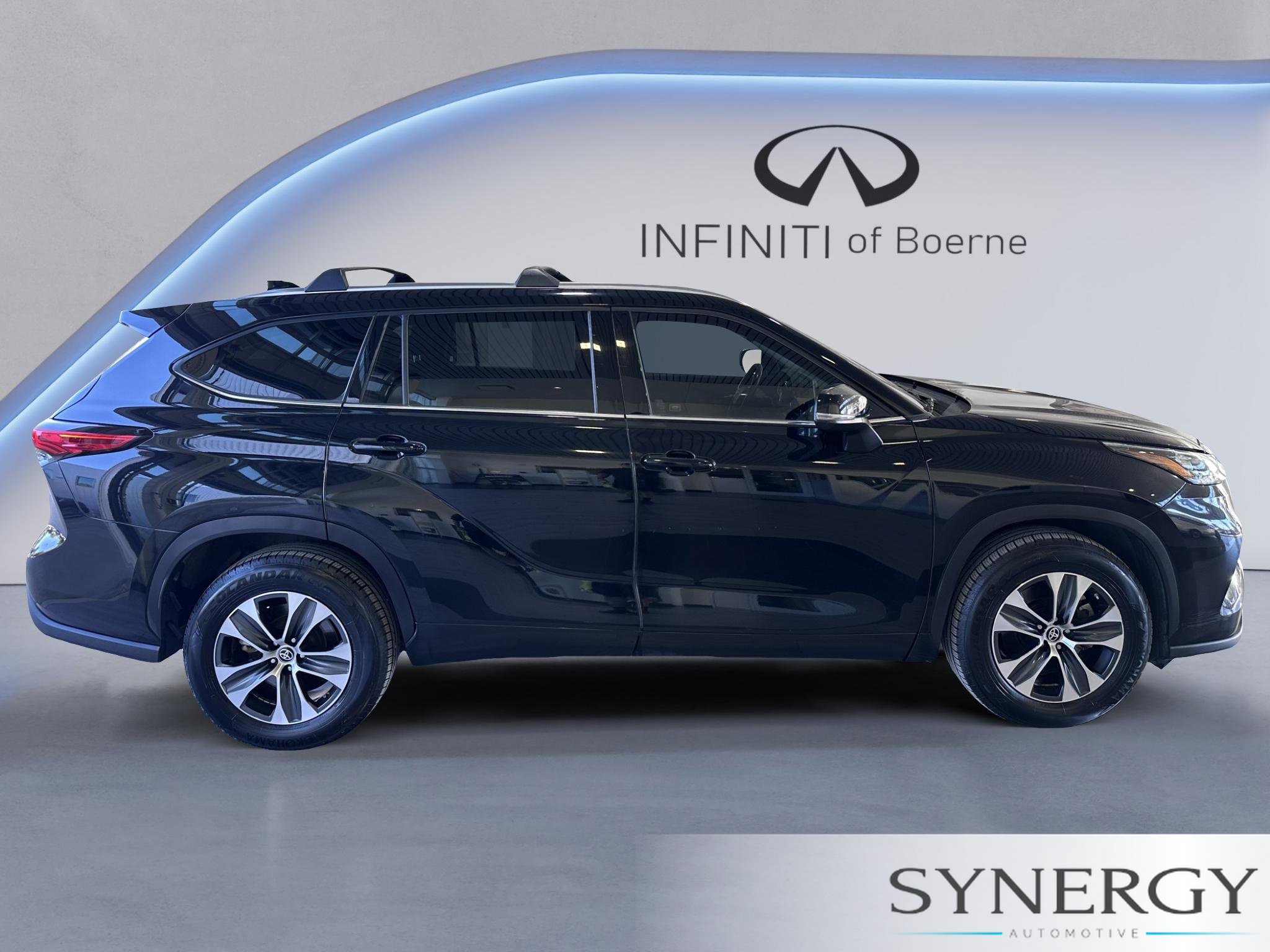 Used 2020 Toyota Highlander XLE FWD image 4