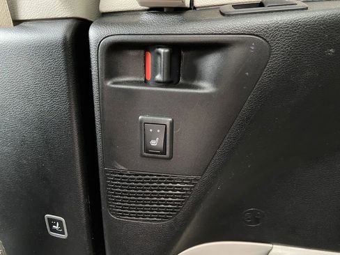 Used 2023 Chrysler Pacifica Limited FWD image 24