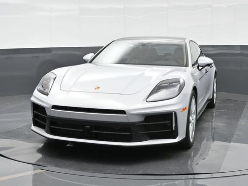 Certified 2025 Porsche Panamera RWD image 12