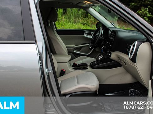 Used 2025 Kia Soul LX w/ LX Technology Package FWD image 21
