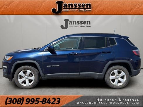 Used 2017 Jeep Compass Latitude w/ Popular Equipment Group AWD/4WD image 1