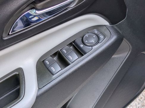 Used 2023 Chevrolet Equinox LS w/ LS Convenience Package FWD image 11