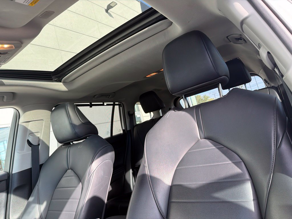 Used 2020 Toyota Highlander XLE AWD/4WD image 6