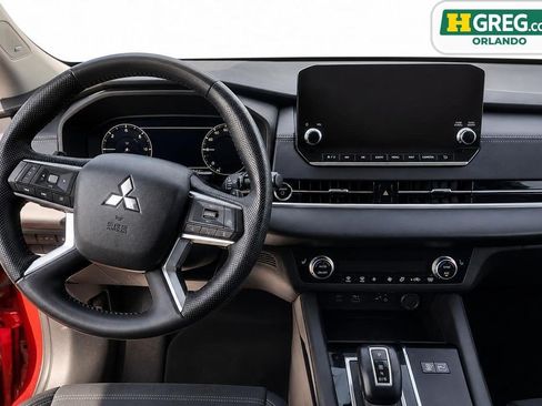 Used 2023 Mitsubishi Outlander SE AWD/4WD image 11