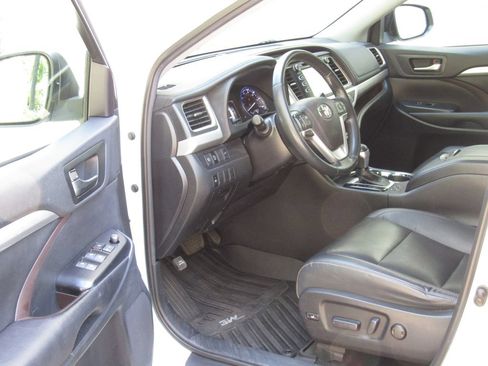 Certified 2019 Toyota Highlander XLE AWD/4WD image 9