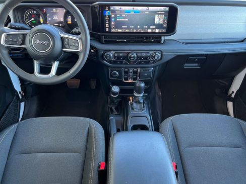 Used 2024 Jeep Wrangler Unlimited Sahara image 18