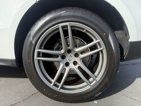 Used 2021 Porsche Macan image 10