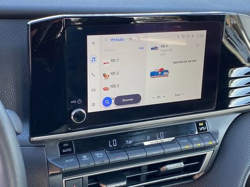 Used 2025 Toyota Camry SE FWD image 15