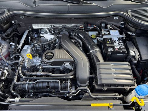 New 2026 Volkswagen Taos SE image 16