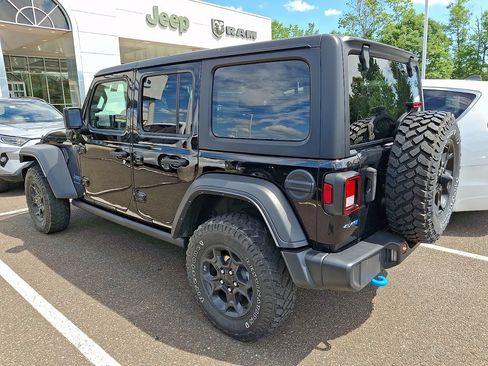 Used 2023 Jeep Wrangler Unlimited w/ Cold Weather Group AWD/4WD image 6