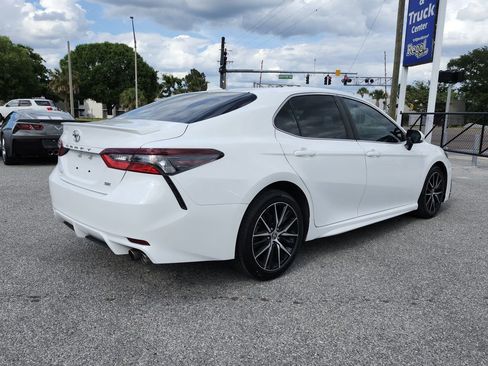 Used 2021 Toyota Camry SE FWD image 4