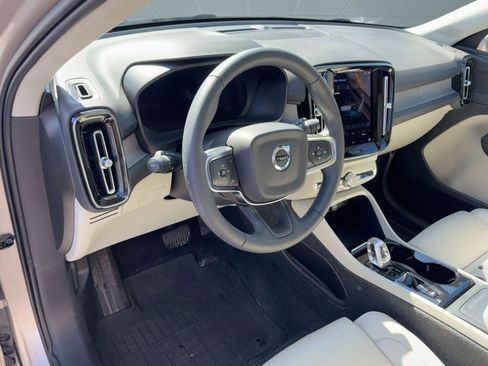 Certified 2023 Volvo XC40 B5 Plus w/ Climate Package AWD/4WD image 4