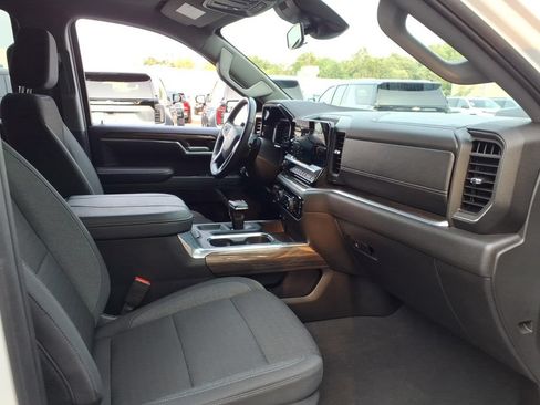 Used 2025 Chevrolet Silverado 1500 LT AWD/4WD image 17