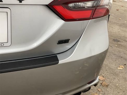 Used 2024 Toyota Camry SE image 10
