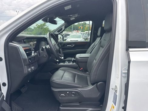 Used 2025 GMC Yukon Denali AWD/4WD image 12