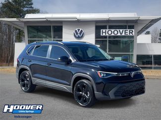 Used 2025 Volkswagen Taos SE video 1