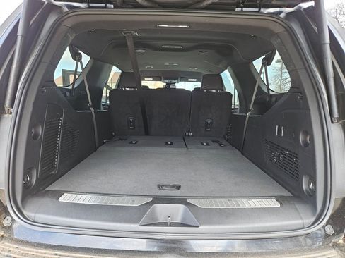 Used 2025 Chevrolet Suburban Z71 image 24