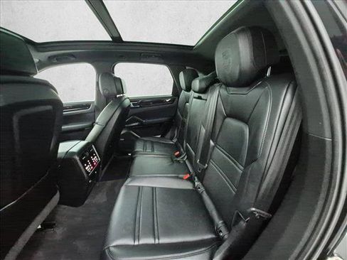 Used 2022 Porsche Cayenne S AWD/4WD image 22