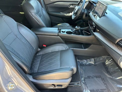 Certified 2024 Nissan Rogue Platinum w/ Platinum Premium Package AWD/4WD image 11