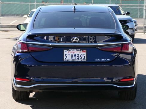 Used 2025 Lexus ES 300h w/ Premium Package image 6