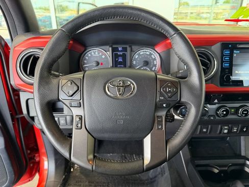Used 2018 Toyota Tacoma TRD Sport AWD/4WD image 22