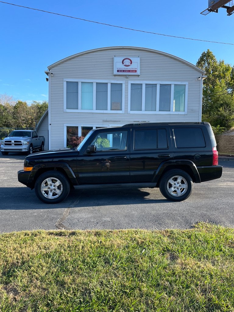 Used 2007 Jeep Commander Sport AWD/4WD image 2