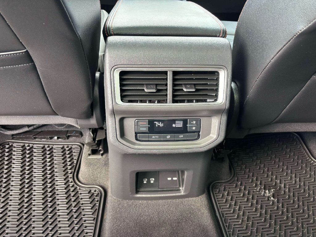 Used 2024 Volkswagen Atlas Peak Edition SE AWD/4WD image 15