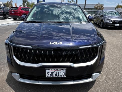 Used 2026 Kia Carnival LX FWD image 3