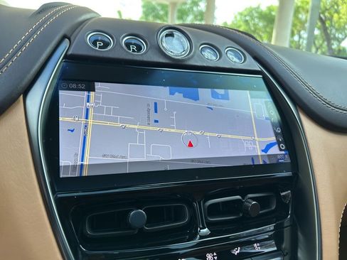 Used 2021 Aston Martin DBX AWD/4WD image 11