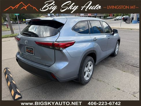 Used 2023 Toyota Highlander LE AWD/4WD image 7