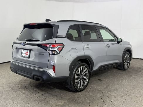 Used 2025 Subaru Forester Touring AWD/4WD image 9