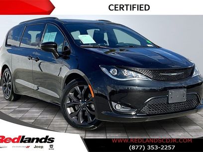 Used 2018 Chrysler Pacifica Touring-L w/ Premium Audio Group