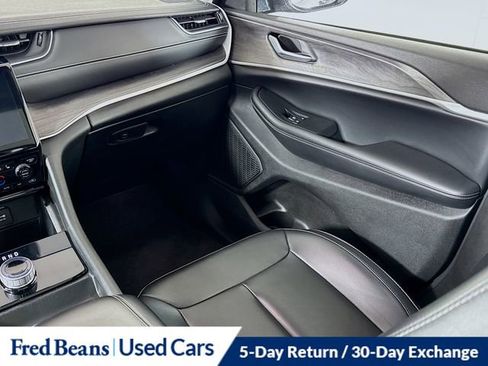 Used 2023 Jeep Grand Cherokee Limited image 27