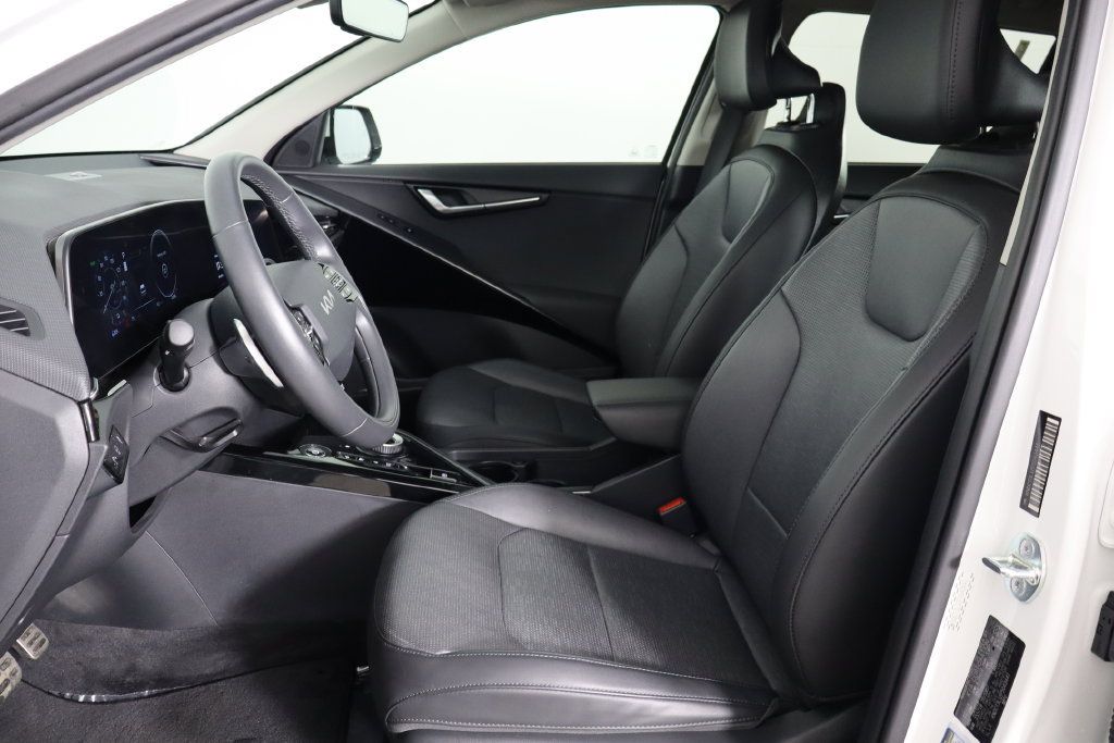 Used 2023 Kia Niro Wave w/ Wave Preserve Package FWD image 14