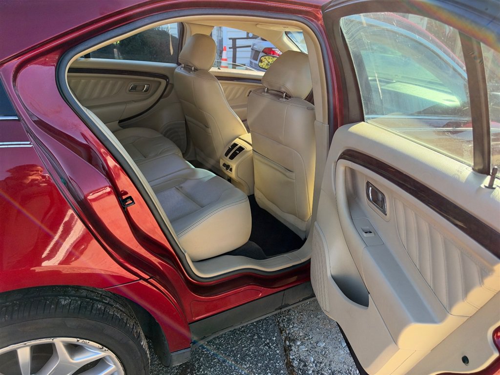 Used 2017 Ford Taurus Limited FWD image 12